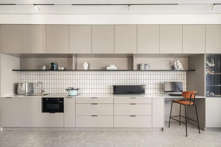white and geometric tel aviv apartment interior showing the kitchen 
