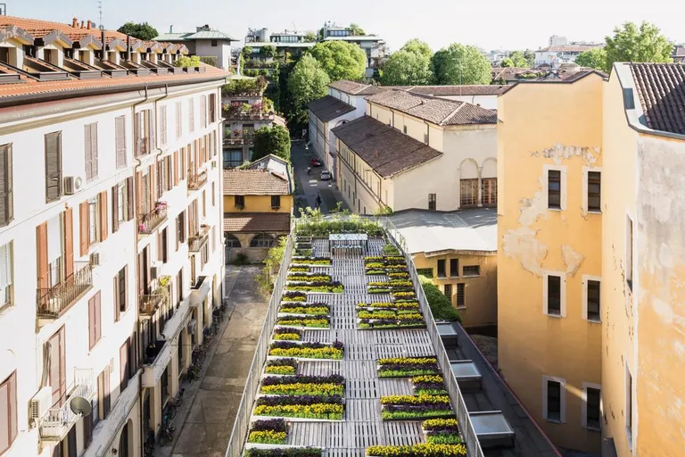 Piuarch rooftop garden in Milan