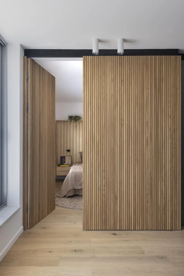 tel aviv apartment bedroom with timber wall